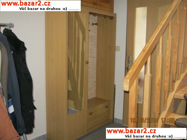 Předsíňová skříň