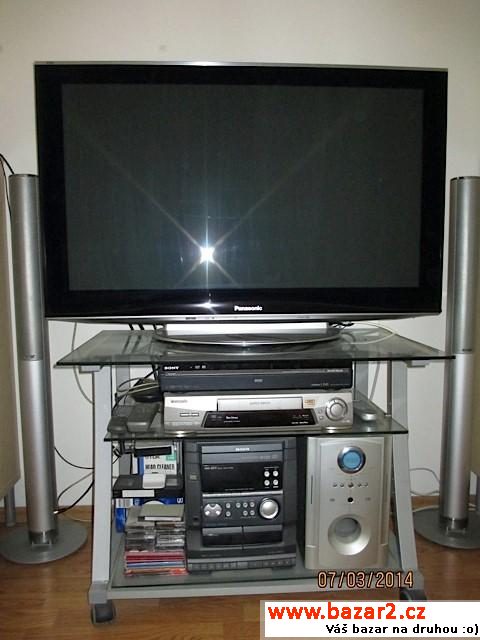Televizní a hifi stolek