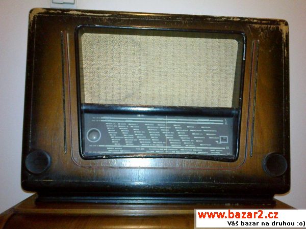 Staré rádio s gramofonem