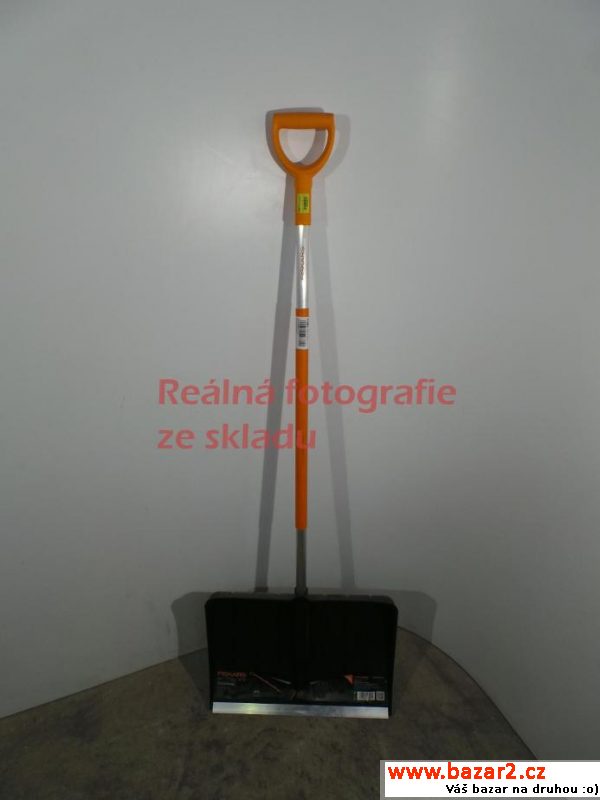 Hrablo Fiskars SnowXpert