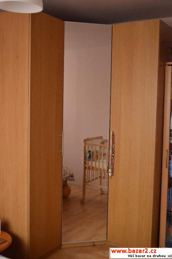 Rohová šatní skříň Ikea