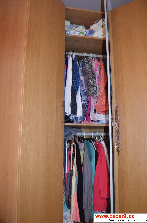 Rohová šatní skříň Ikea