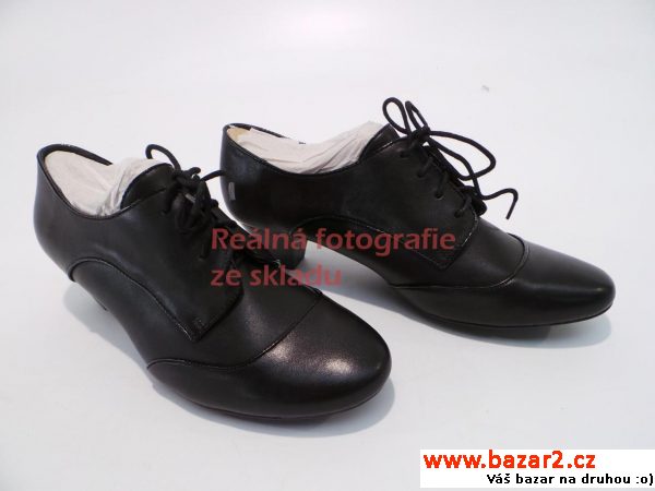 Dámské kožené polobotky Clarks. černé