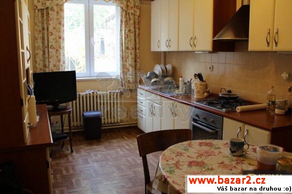 Pronájem rodinného domu 7+1, 230m2, Praha 9 -