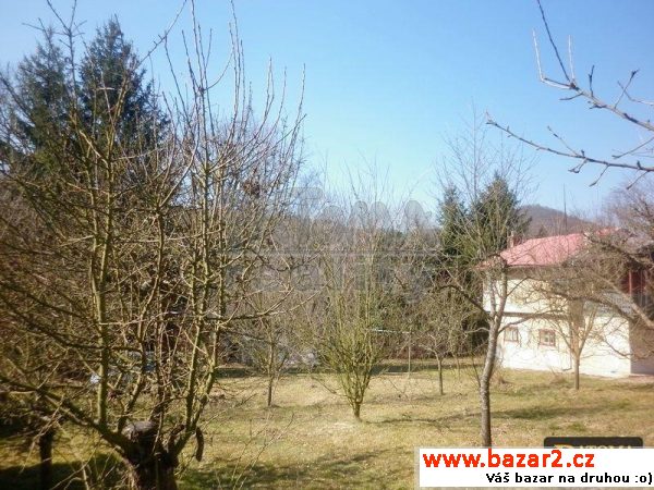 E - Prodej pozemku o velikosti 1014 m² v obci Luka
