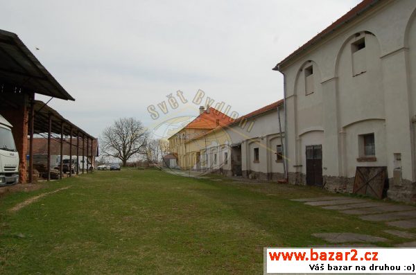 zemědělská usedlost s pozemky o výměře 150.000m2 ,