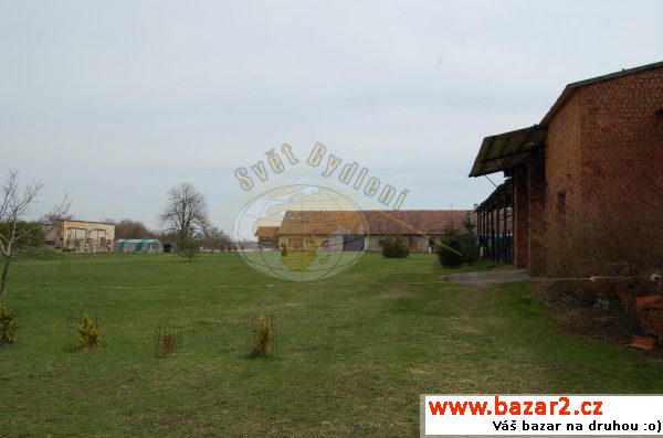 zemědělská usedlost s pozemky o výměře 150.000m2 ,