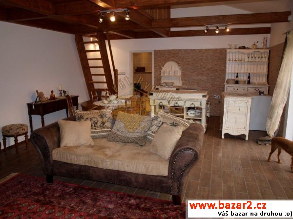 novostavba RD 282m2, pozemek 964m2, bazén, vinný