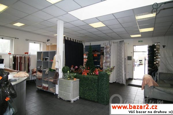 Komerční objekt  679 m2, prodejna, 