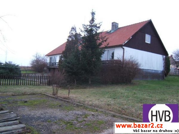 Prodej poloviny dvojdomu 4+1/B/G, 867 m2 v obci