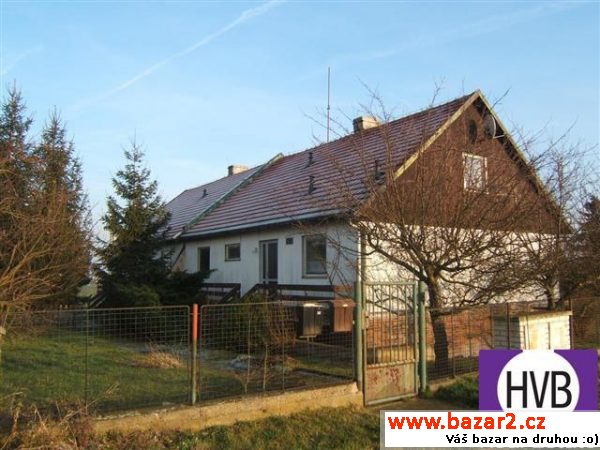 Prodej poloviny dvojdomu 4+1/B/G, 867 m2 v obci