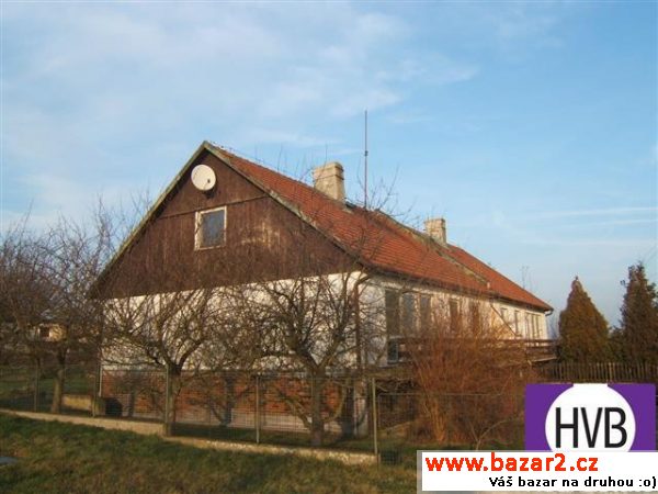 Prodej poloviny dvojdomu 4+1/B/G, 867 m2 v obci