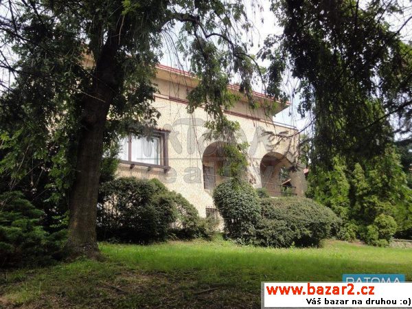 Pronájem vily 450m2 s krásným výhledem, Praha 5,