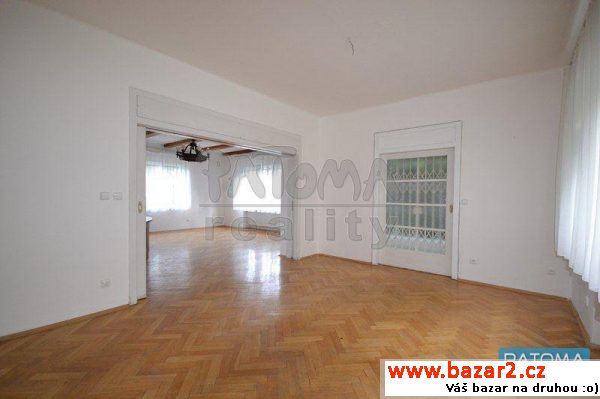 Pronájem vily 450m2 s krásným výhledem, Praha 5,