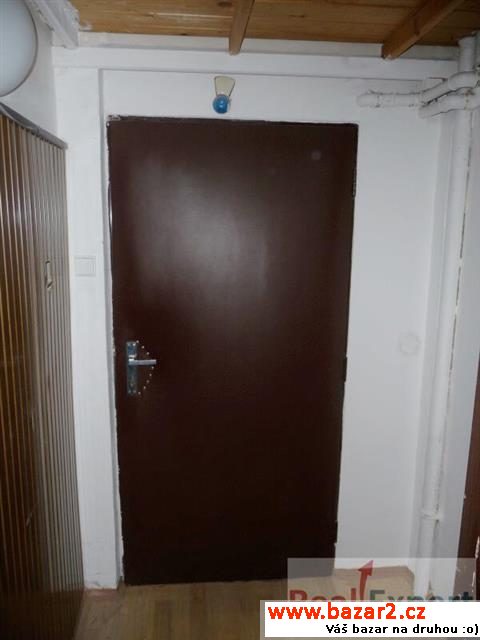 Pronájem přízemního nebytového prostoru, 85 m2,