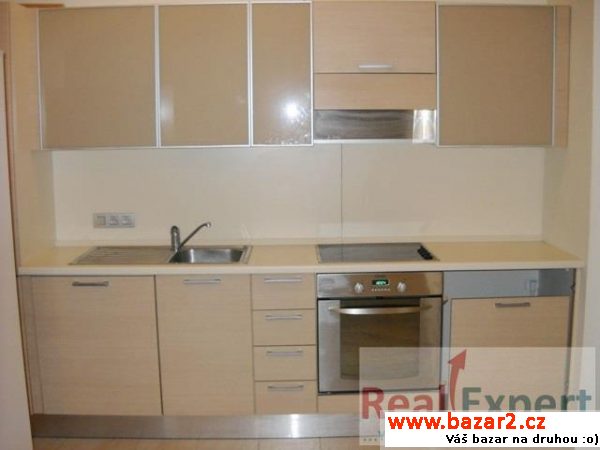 Pronájem zrekonstruovaného ateliéru, 33m2, Praha 2