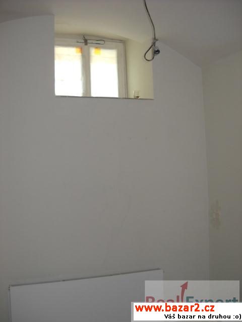 Pronájem zrekonstruovaného ateliéru, 33m2, Praha 2