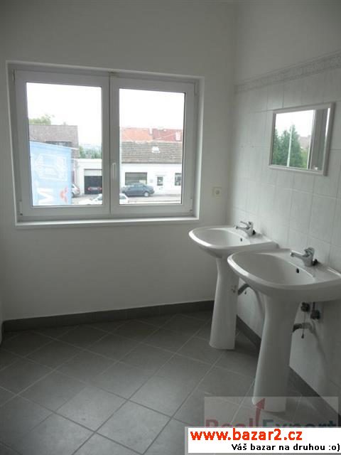 Pronájem světlých kancelářských prostor 81 m2,
