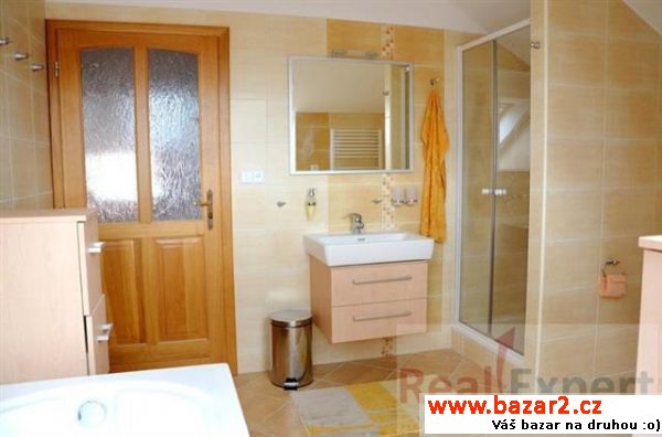 Luxusní rodinný dům 5+kk/T, 2x samostatná garáž,