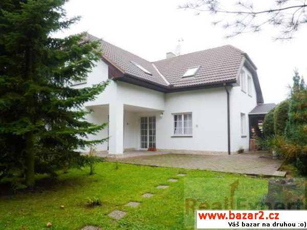 Pronájem luxusního RD 6+1 s terasou, zahrada,bazén