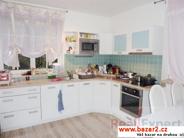 Pronájem luxusního RD 6+1 s terasou, zahrada,bazén