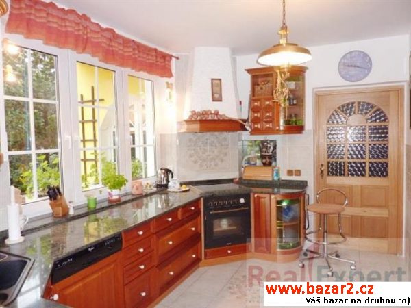 Pronájem luxusní vily 8+2, 580m2, Praha - západ,