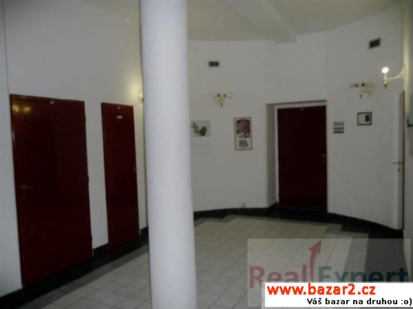 Pronájem kanceláří, pět místností o ploše 147 m2,