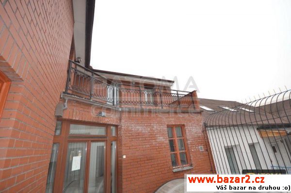 Prodej cihlového domu 3NP, 330 m2 užitná plocha,