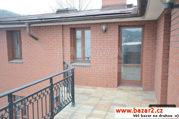 Prodej cihlového domu 3NP, 330 m2 užitná plocha,