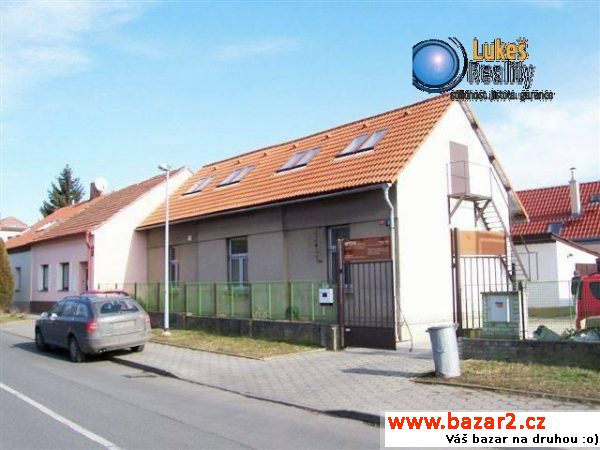 P 10, kanceláře, sklad, parkoviště.