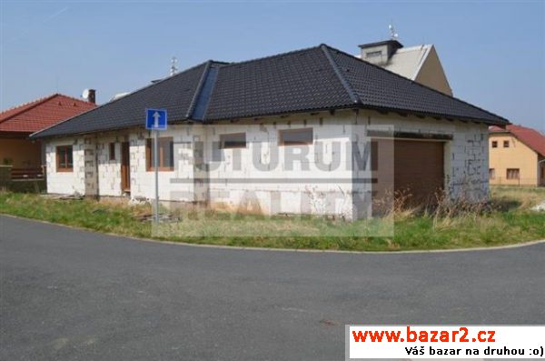 Hrubá stavba přízemního RD 4+1/T, G v Suchdole u