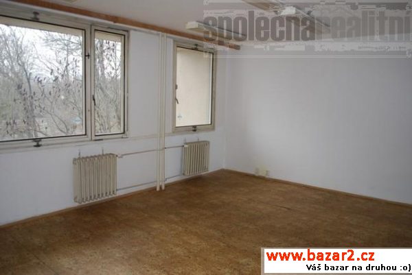 Soubor 2 prostorných kanceláří s kuchyňkou, wc a
