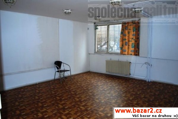 Soubor 2 prostorných kanceláří s kuchyňkou, wc a