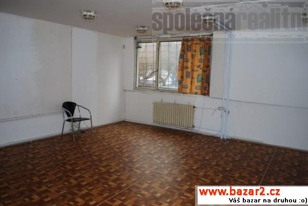 Soubor 2 prostorných kanceláří s kuchyňkou, wc a