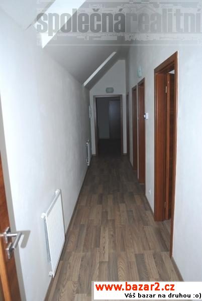 Nadstandardní kancelářské prostory k pronájmu,105