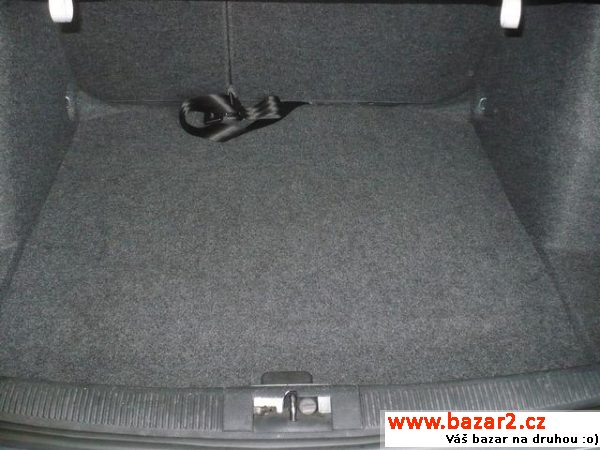 Koberec, koberce kufru, boční kob.