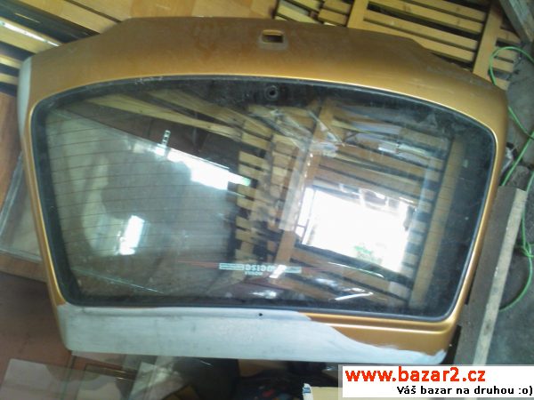 Peugeot 106 II - zadní dveře  