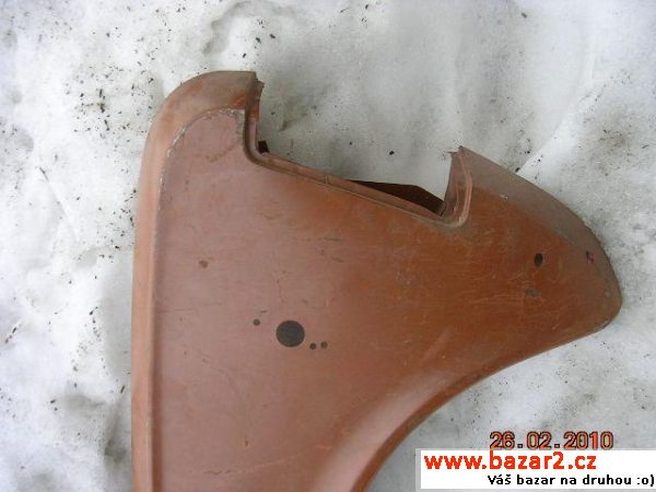 Nové přední blatníky na Fiat 125p