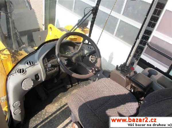 Volvo L120F nakladač  21t  217kW, r.v. 2008, barva