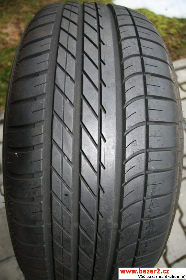 GoodYear Eagle F1 255/55 R18 na SUV