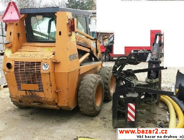 Case 1845C smyk.nakladač 2,8t  , r.v. 2002, barva