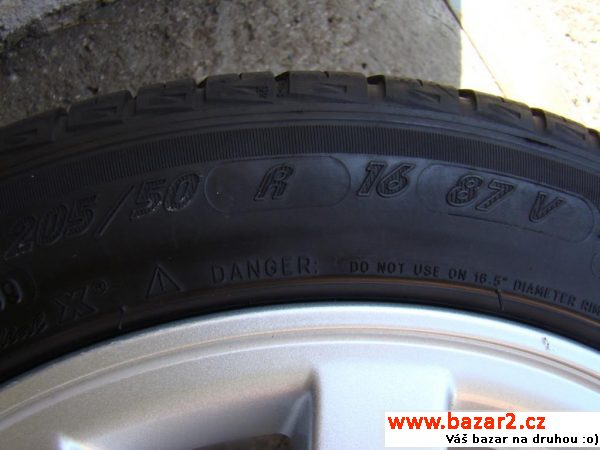Sada Alu Renault s pneu Michelin