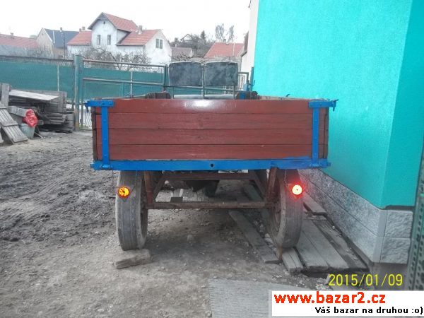 Zemědělský vůz za koně či traktor