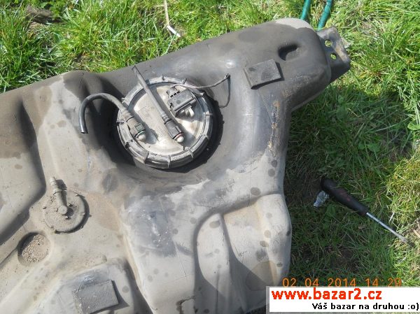 Nádrž Laguna 1.9TDi