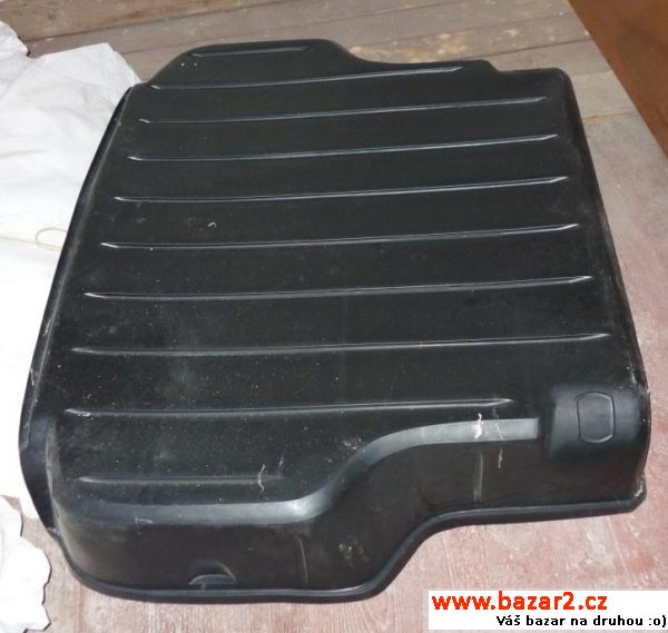 plast.vana do kuru Toyota Avensis