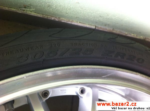 Disky a pneu Pirelli P Zero Nero