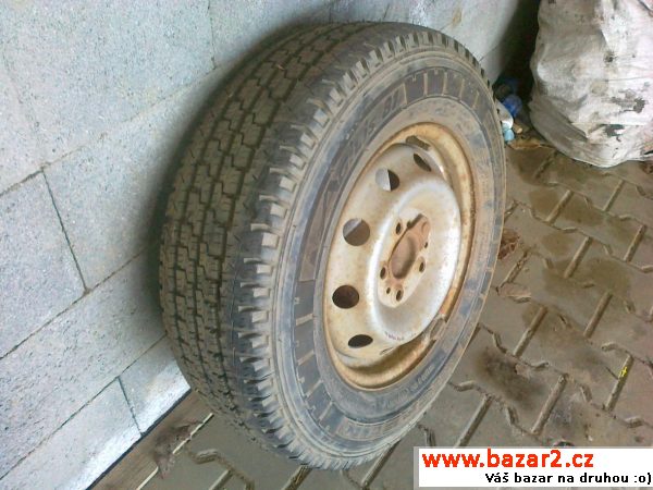 Michelin Agilis 81 215/70 R15 C 109