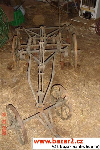 Staré zemědělské stroje