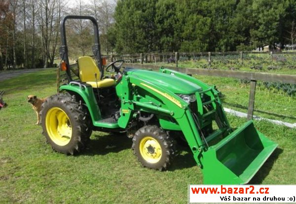   John Deere 3320