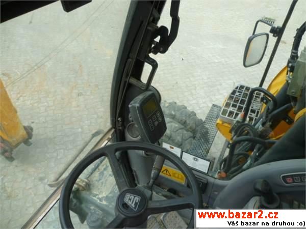 JCB JS175W
